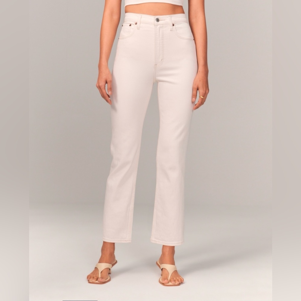 Abercrombie & Fitch Ultra High Rise Ankle Straight Jean Size 26R Cream